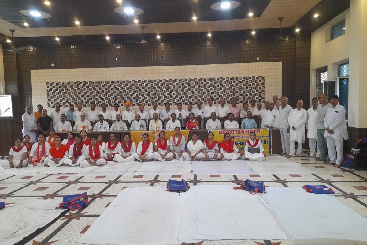 उत्तर प्रदेश (पूर्वी) के प्रांतीय अधिकारियों द्वारा 1-9-25 से 5-9-25 तक ६ जिलों का भ्रमण किया गया।