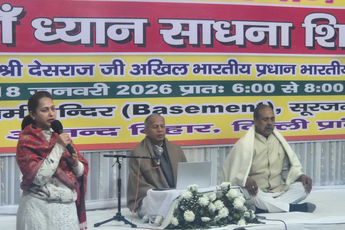 आज सनातन मंदिर सूरज मल विहार दिल्ली प्रांत -२ में अयोजित तीन दिवसीय 9 वें वार्षिक ध्यान शिविर दूसरे din में ५०० ध्यान प्रेमी भाग लेते हुए