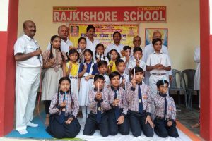 लखीमपुर खीरी में राज किशोर विद्यालय के छात्र 5 दिवसीय युवा संस्कार निर्माण शिविर में