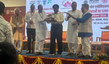 कैवल्य धाम लोनावाला महाराष्ट्र में 29 से 30 मई 2026 तक आयोजित छठे राष्ट्रीय सम्मेलन में श्री देस राज जी द्वारा योग के क्षेत्र में किए गए कार्यों के लिए उन को इंडियन योग एसोसिएशन द्वारा सम्मानित किया