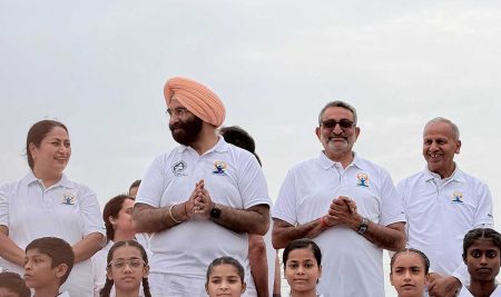 12 वे अंतरराष्ट्रीय योग दिवस के अवसर पर खिल भारतीय प्रधान श्री देस राज जी योगाभ्यास करते हुए