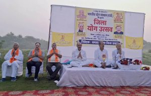 नोएडा सेक्टर 54 में आयोजित जिला योग उत्सव में श्री देस राज जी