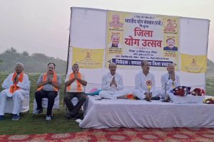 नोएडा सेक्टर 54 में आयोजित जिला योग उत्सव में श्री देस राज जी